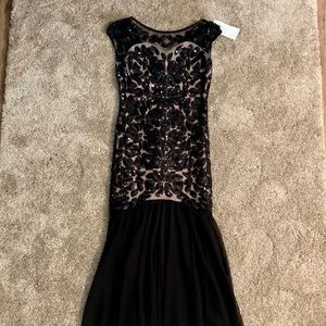 NWT Women’s Beautiful Evening Gown